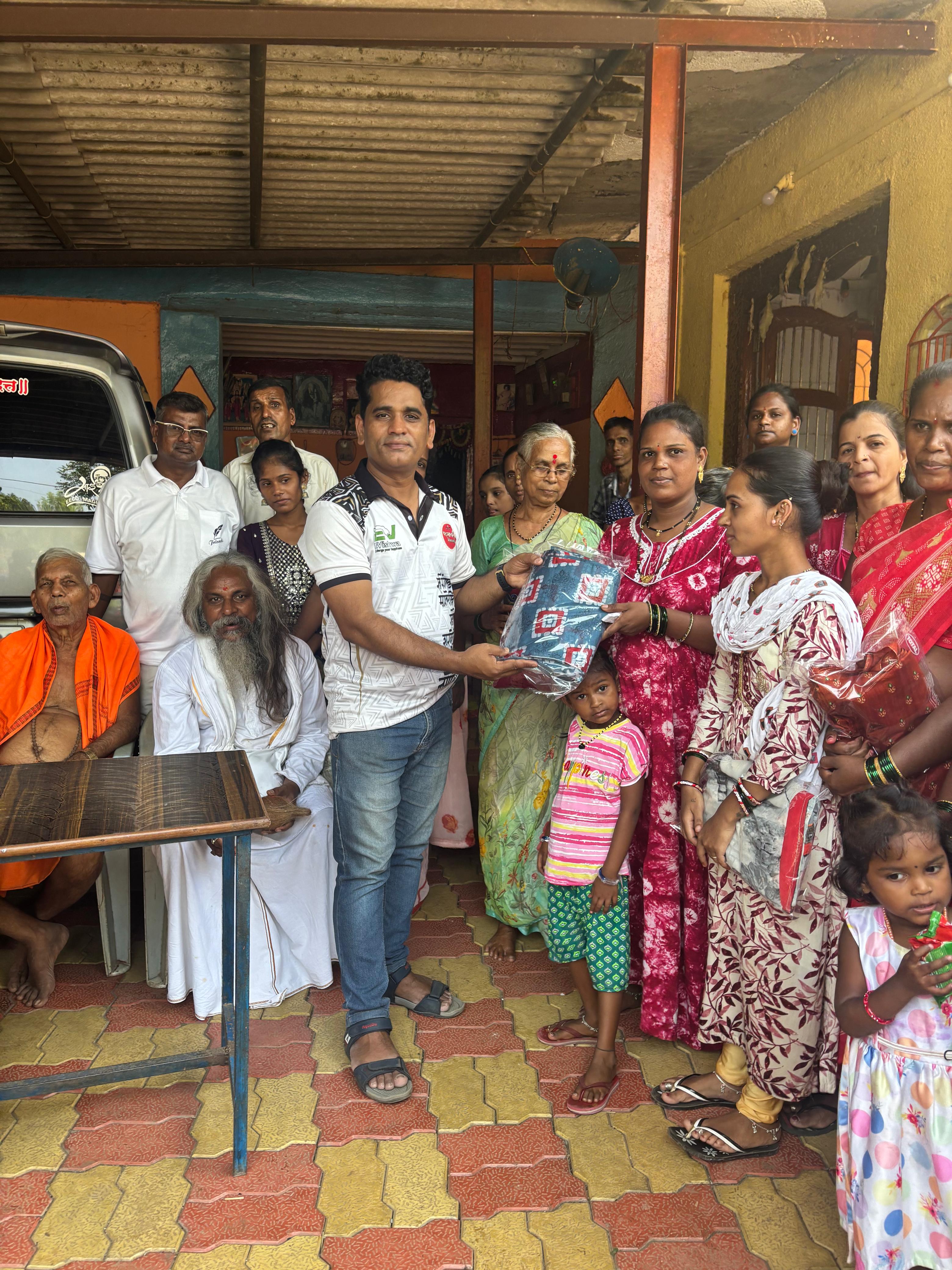 नवरात्री उत्सव : २०२५ -आदीवासी पाडयावर - साडया वाटप , करंजोन ,तिल्हेर पल्लीपाडा,पारोळ-डोंगरीपाडा 