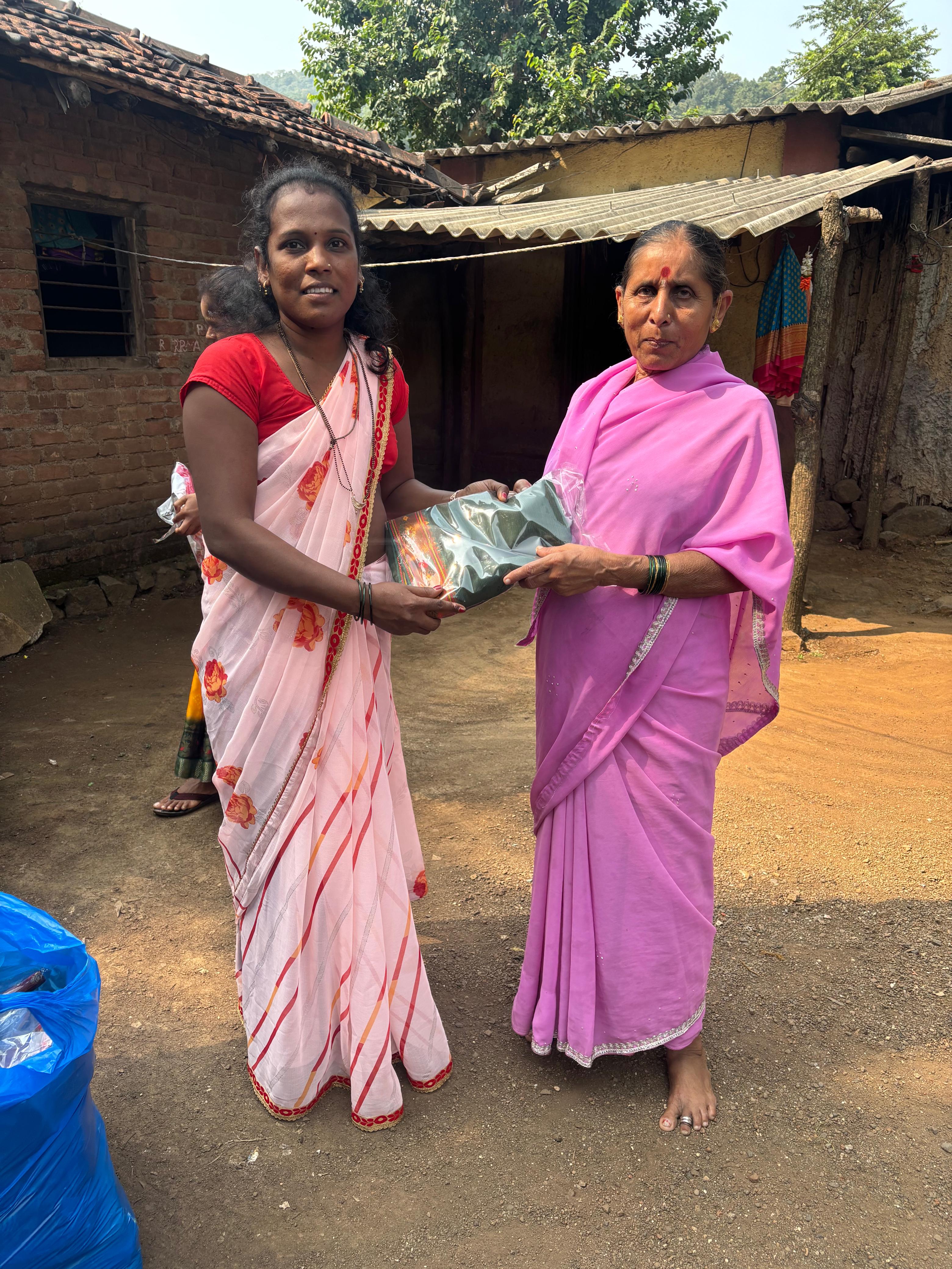 नवरात्री उत्सव : २०२५ -आदीवासी पाडयावर - साडया वाटप , करंजोन ,तिल्हेर पल्लीपाडा,पारोळ-डोंगरीपाडा 