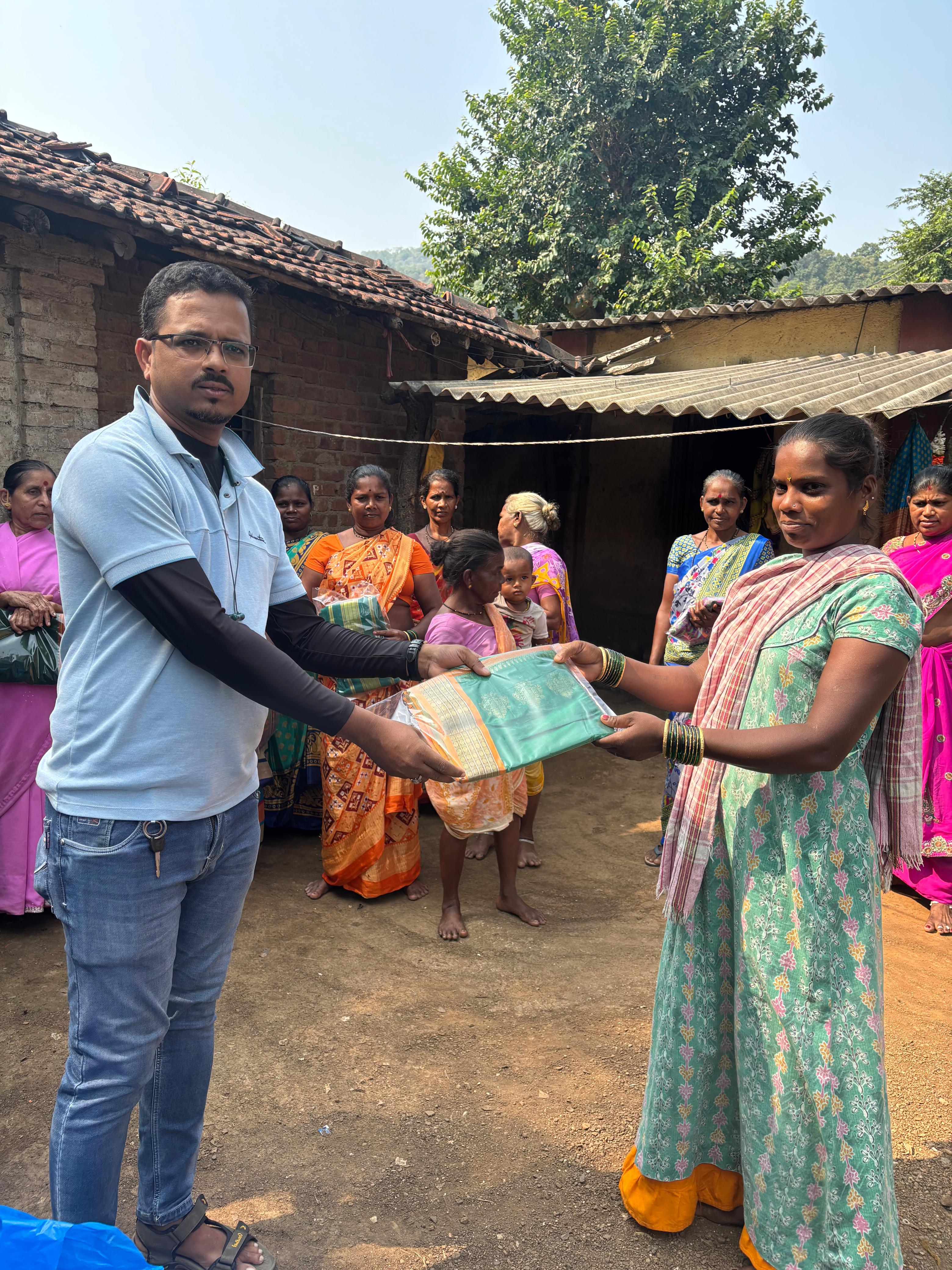 नवरात्री उत्सव : २०२५ -आदीवासी पाडयावर - साडया वाटप , करंजोन ,तिल्हेर पल्लीपाडा,पारोळ-डोंगरीपाडा 