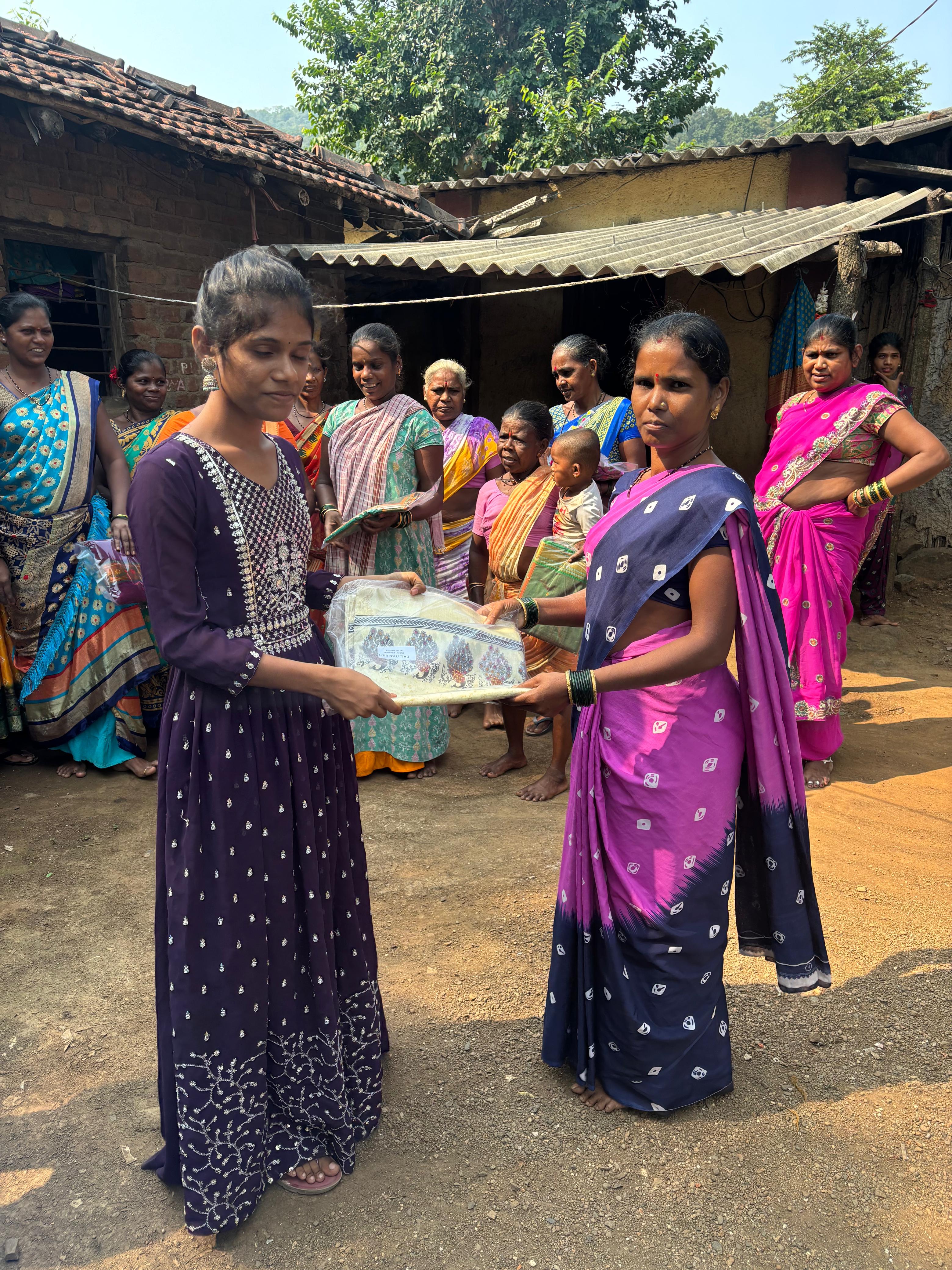 नवरात्री उत्सव : २०२५ -आदीवासी पाडयावर - साडया वाटप , करंजोन ,तिल्हेर पल्लीपाडा,पारोळ-डोंगरीपाडा 