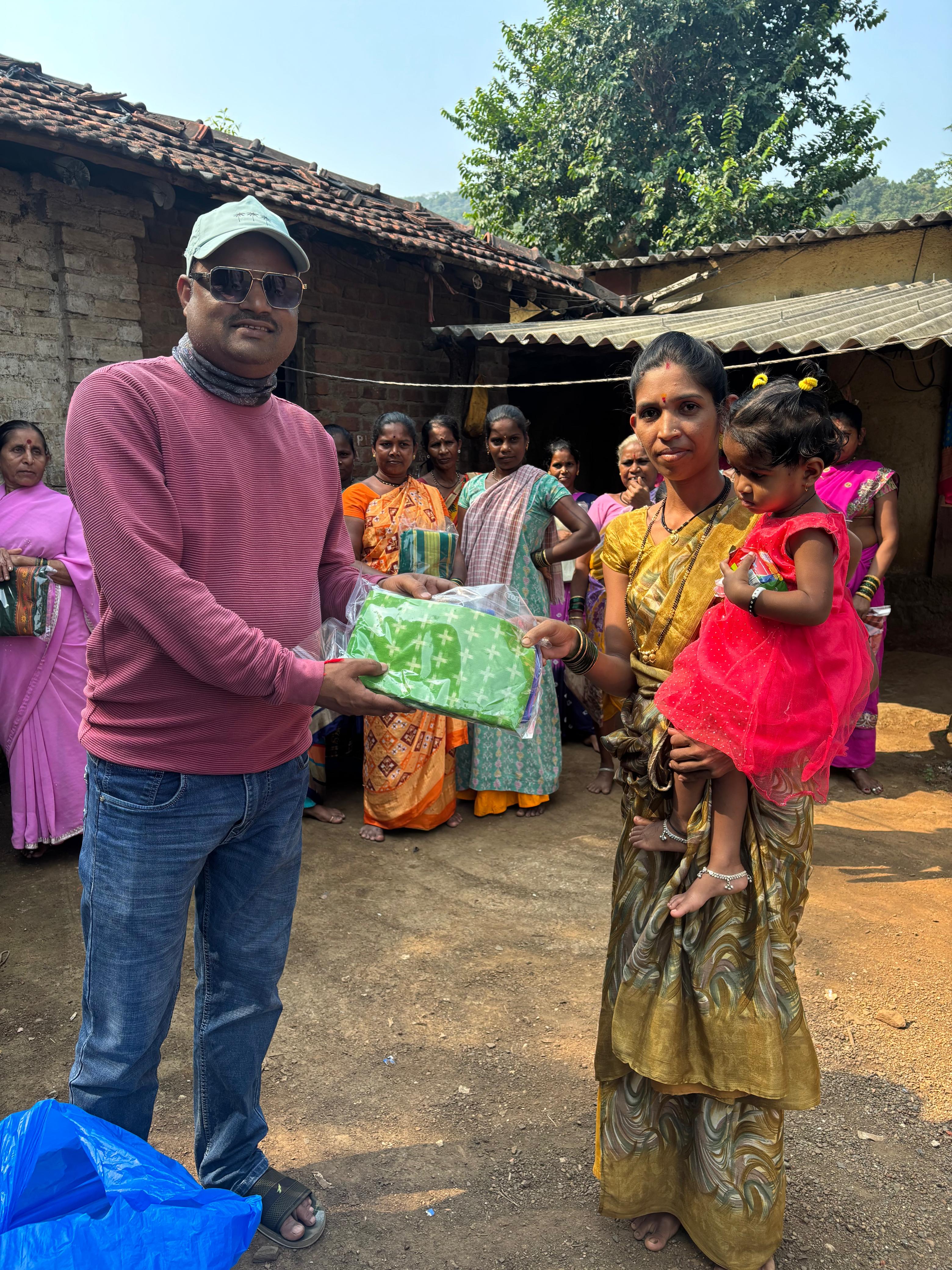 नवरात्री उत्सव : २०२५ -आदीवासी पाडयावर - साडया वाटप , करंजोन ,तिल्हेर पल्लीपाडा,पारोळ-डोंगरीपाडा 