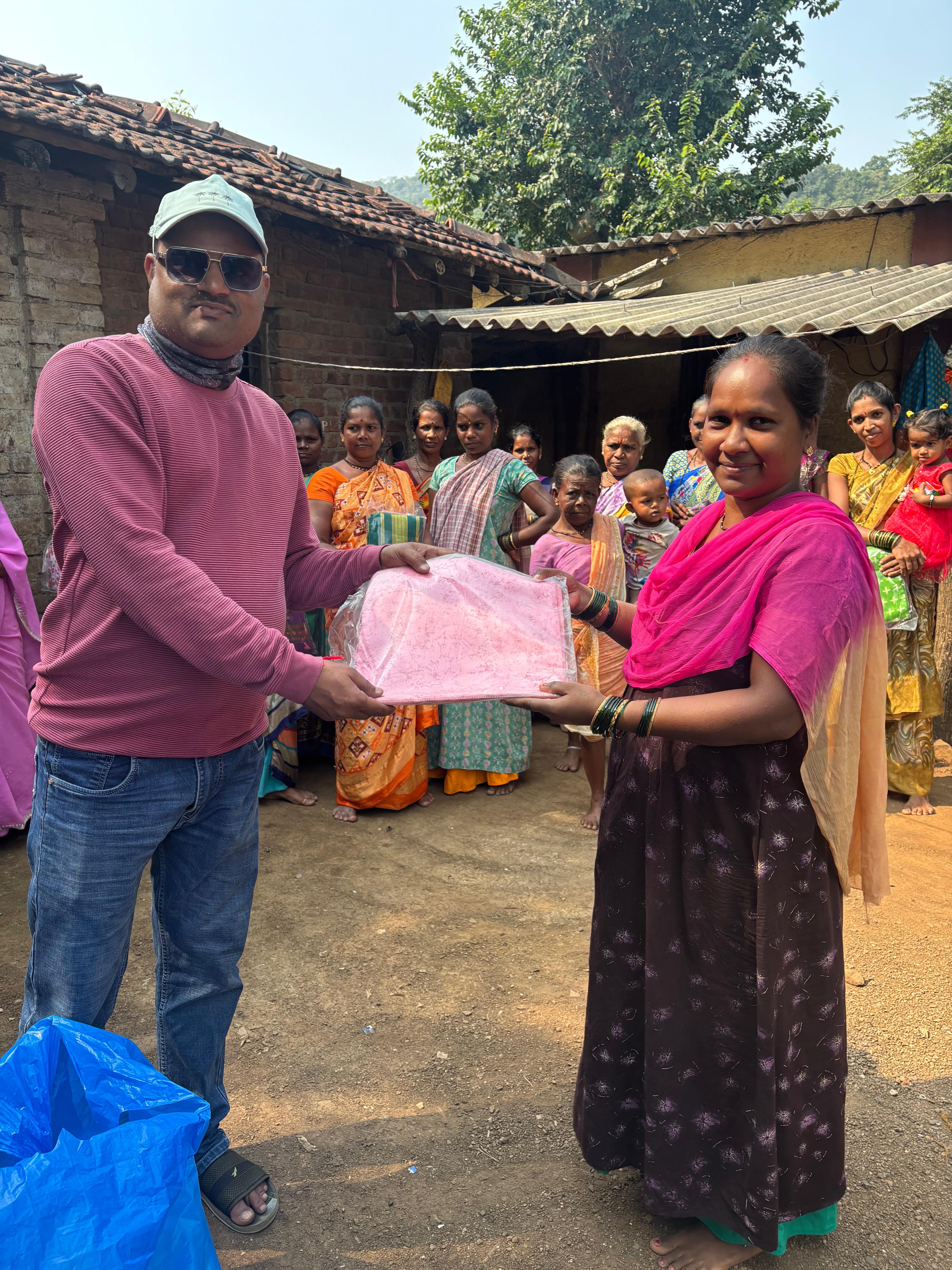 नवरात्री उत्सव : २०२५ -आदीवासी पाडयावर - साडया वाटप , करंजोन ,तिल्हेर पल्लीपाडा,पारोळ-डोंगरीपाडा 