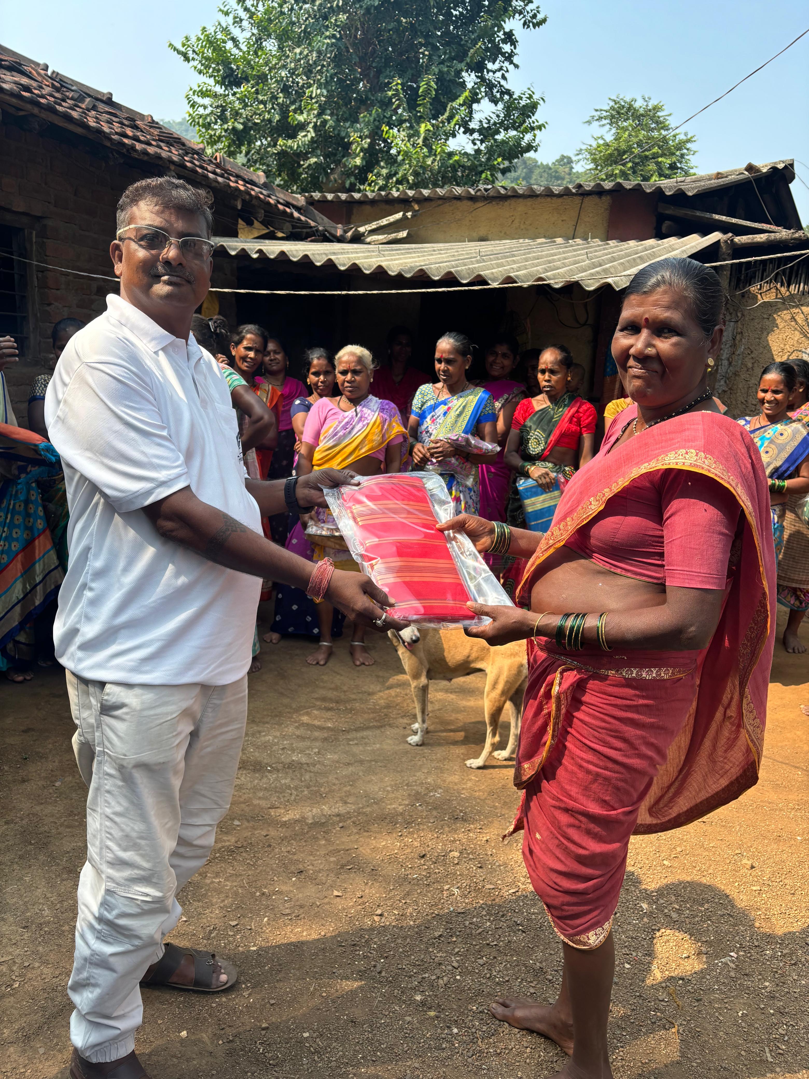 नवरात्री उत्सव : २०२५ -आदीवासी पाडयावर - साडया वाटप , करंजोन ,तिल्हेर पल्लीपाडा,पारोळ-डोंगरीपाडा 