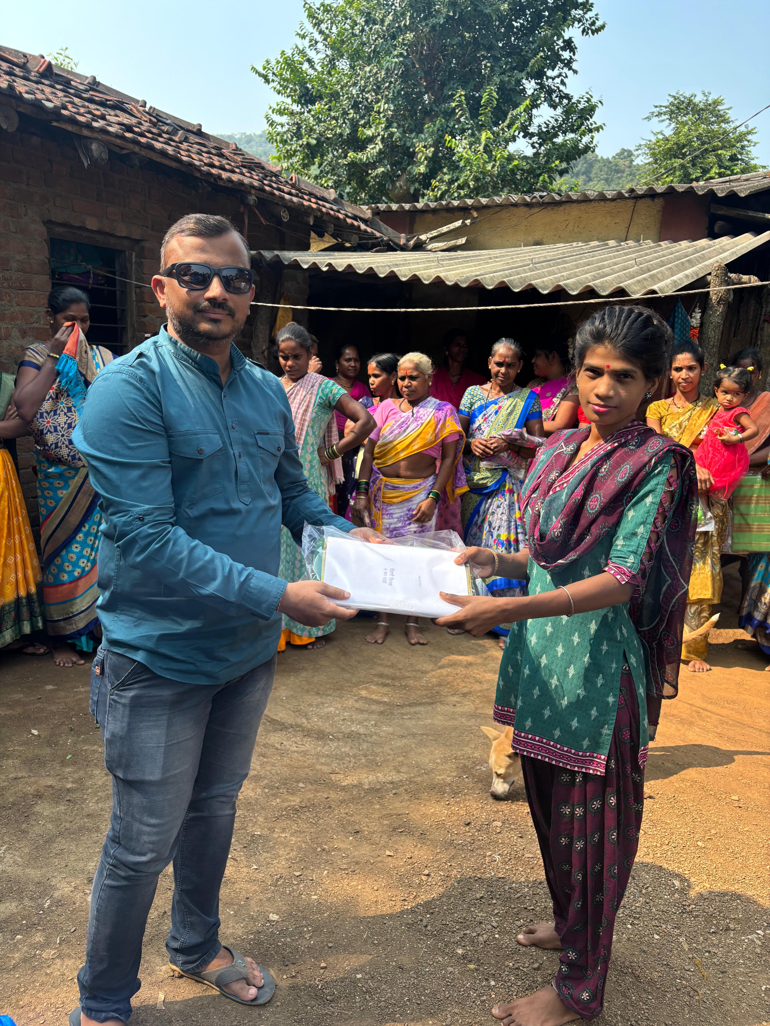 नवरात्री उत्सव : २०२५ -आदीवासी पाडयावर - साडया वाटप , करंजोन ,तिल्हेर पल्लीपाडा,पारोळ-डोंगरीपाडा 