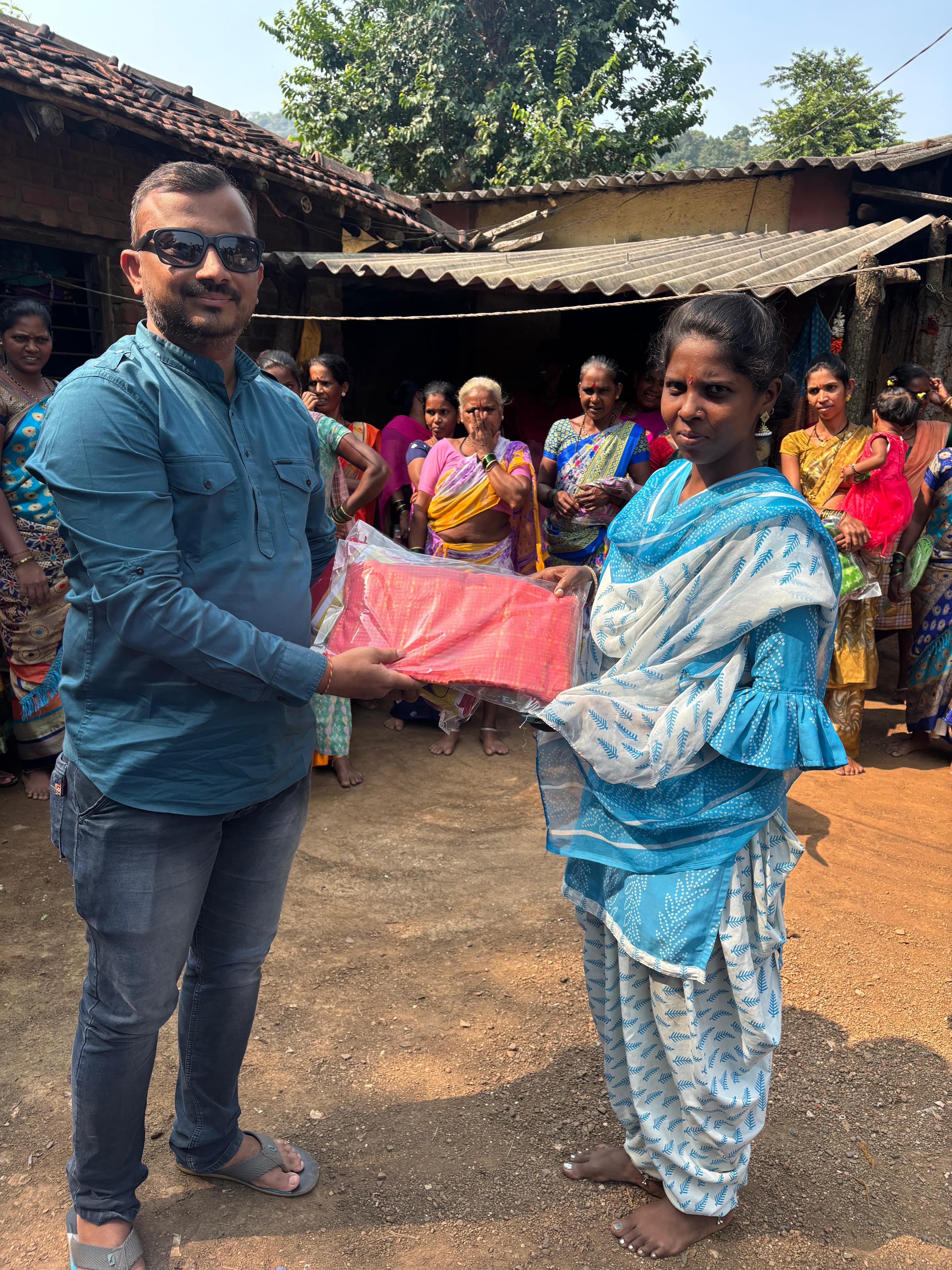 नवरात्री उत्सव : २०२५ -आदीवासी पाडयावर - साडया वाटप , करंजोन ,तिल्हेर पल्लीपाडा,पारोळ-डोंगरीपाडा 