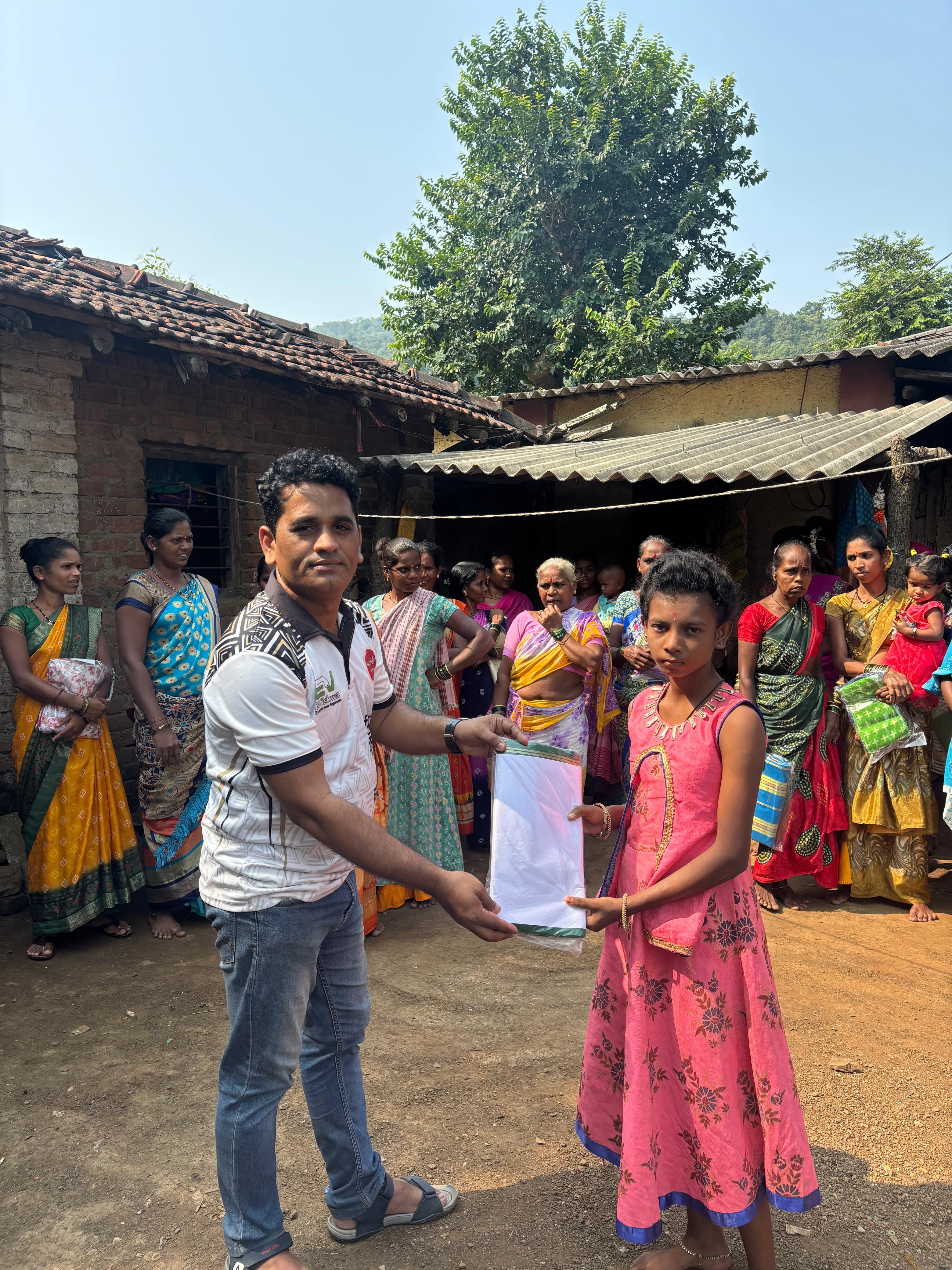 नवरात्री उत्सव : २०२५ -आदीवासी पाडयावर - साडया वाटप , करंजोन ,तिल्हेर पल्लीपाडा,पारोळ-डोंगरीपाडा 