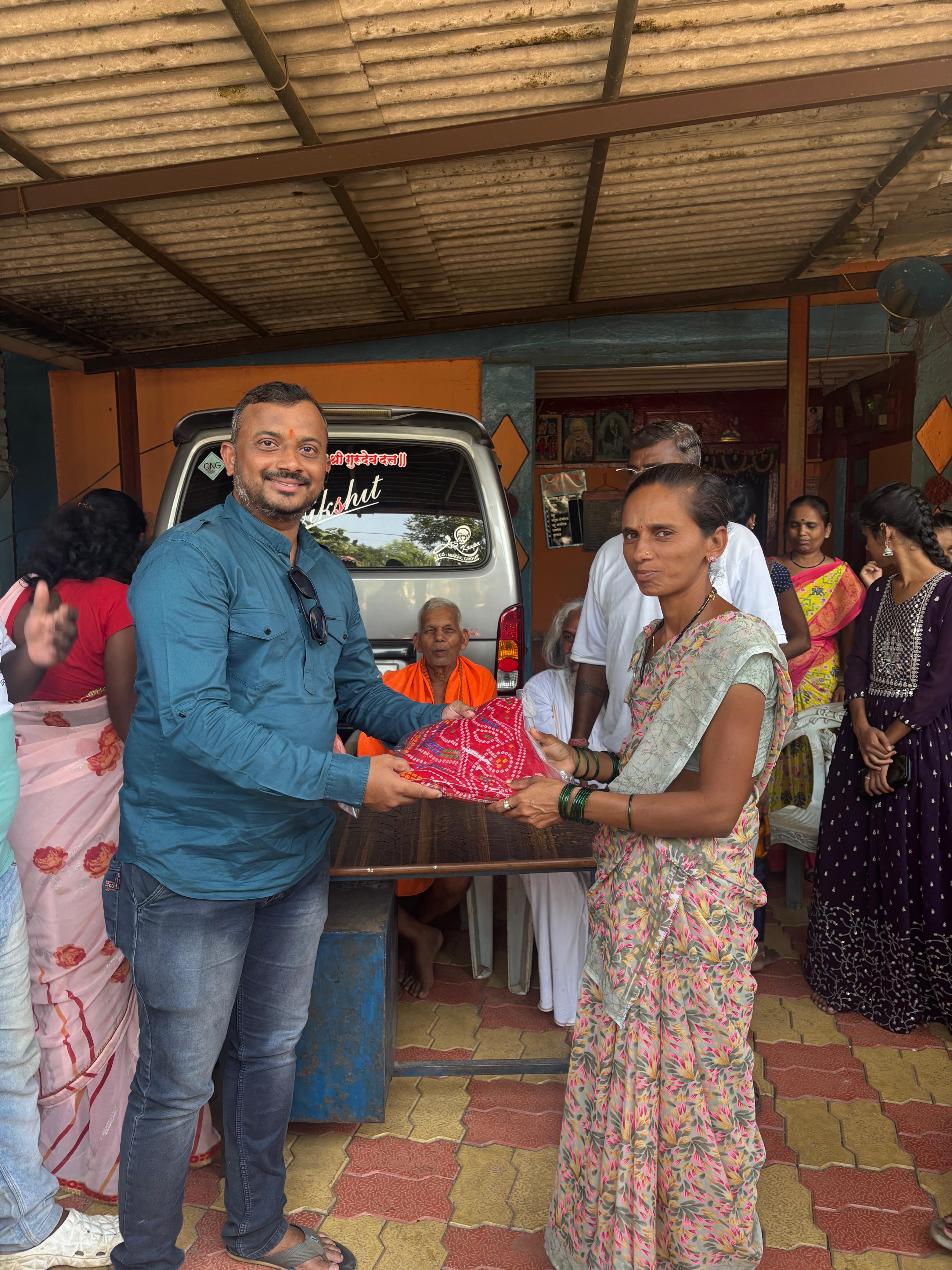 नवरात्री उत्सव : २०२५ -आदीवासी पाडयावर - साडया वाटप , करंजोन ,तिल्हेर पल्लीपाडा,पारोळ-डोंगरीपाडा 