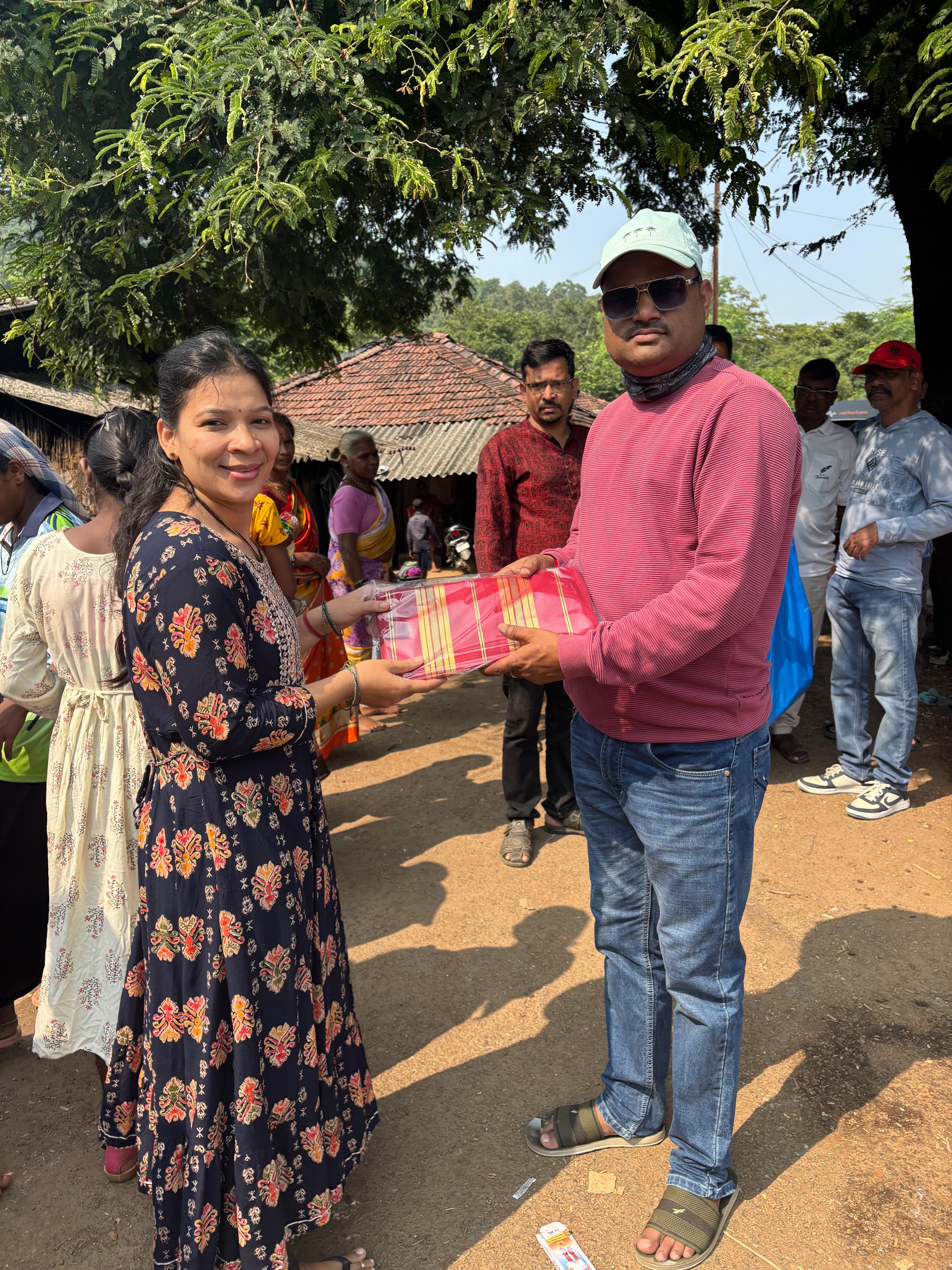 नवरात्री उत्सव : २०२५ -आदीवासी पाडयावर - साडया वाटप , करंजोन ,तिल्हेर पल्लीपाडा,पारोळ-डोंगरीपाडा 