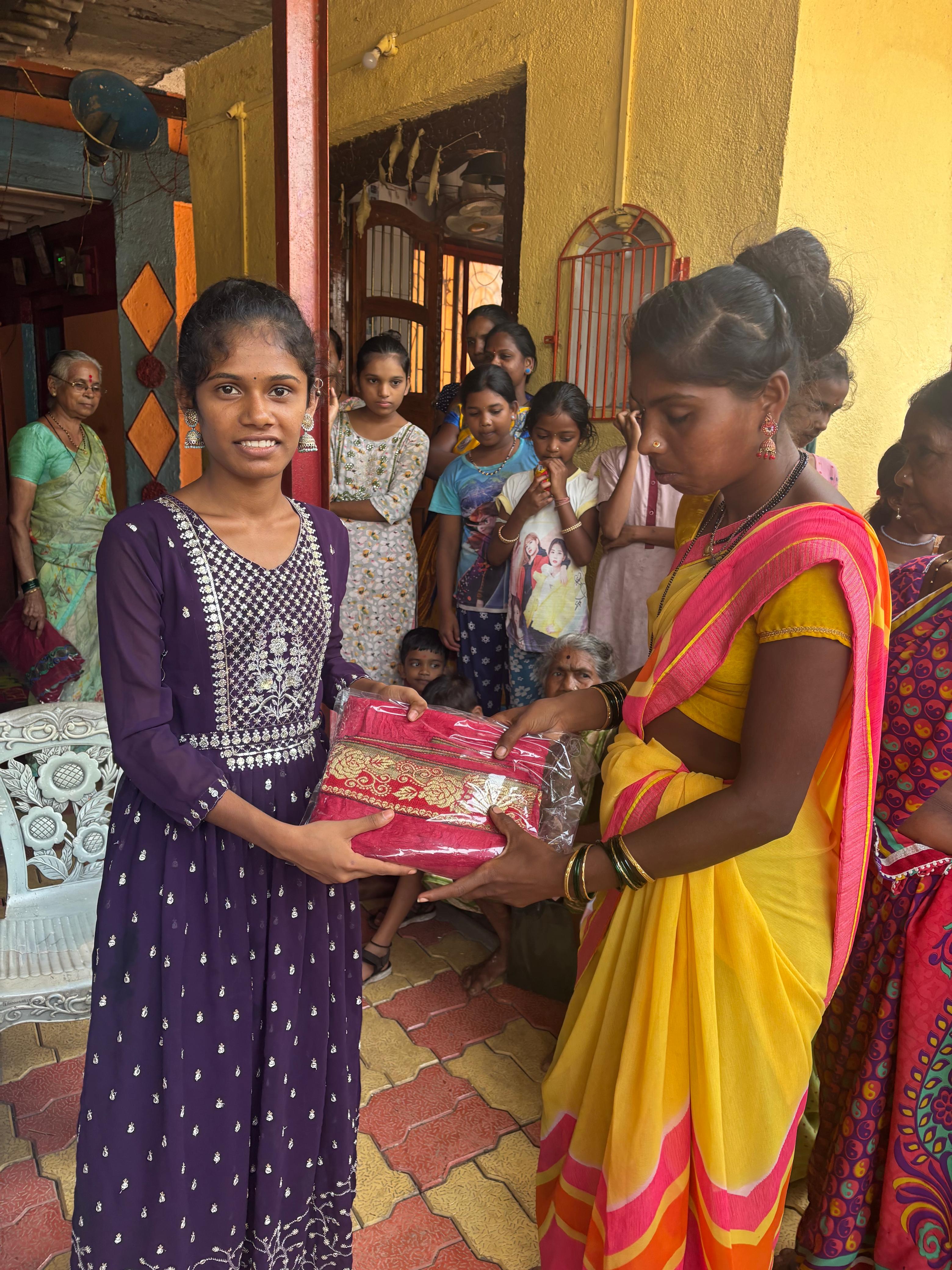 नवरात्री उत्सव : २०२५ -आदीवासी पाडयावर - साडया वाटप , करंजोन ,तिल्हेर पल्लीपाडा,पारोळ-डोंगरीपाडा 