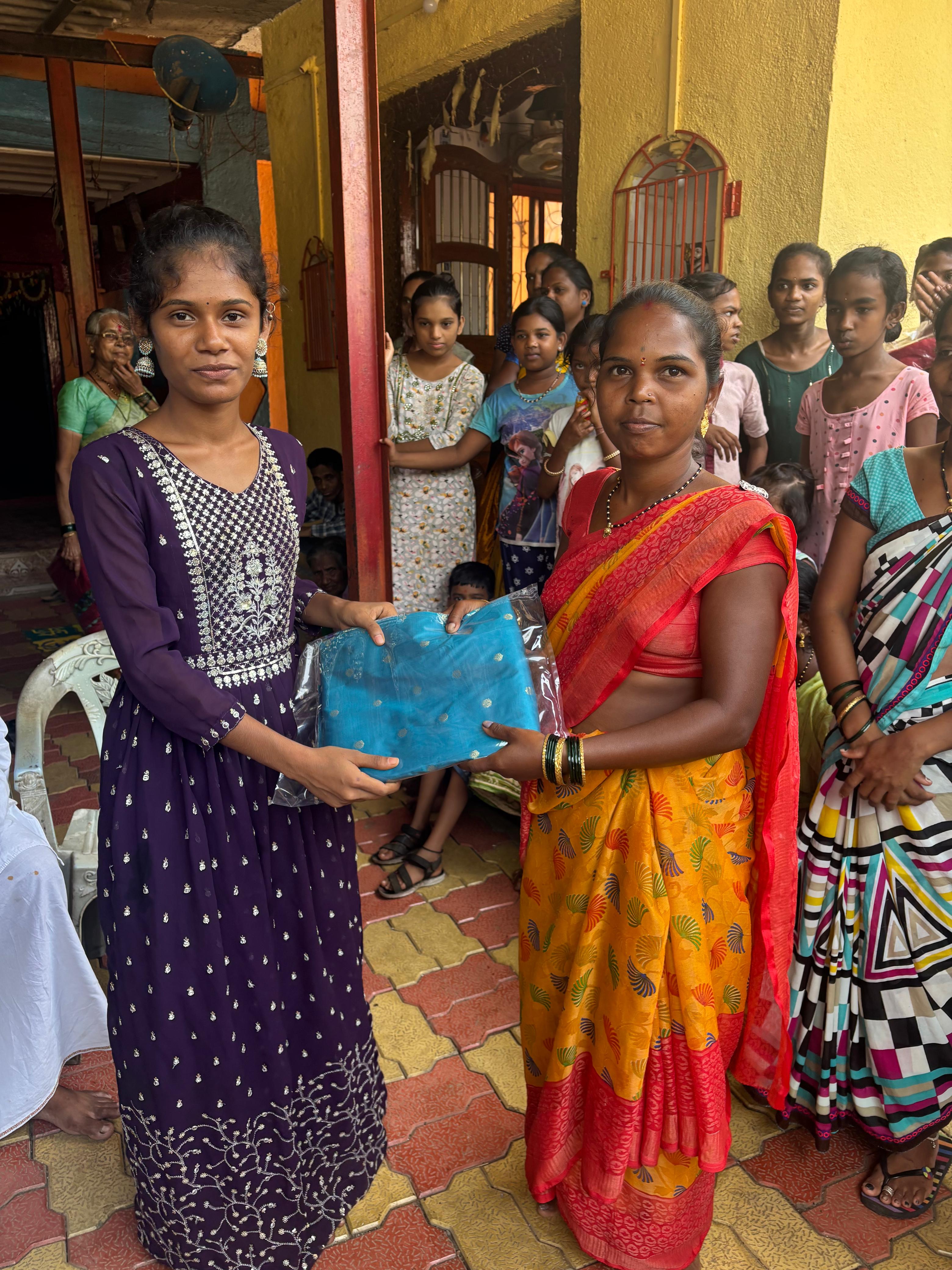 नवरात्री उत्सव : २०२५ -आदीवासी पाडयावर - साडया वाटप , करंजोन ,तिल्हेर पल्लीपाडा,पारोळ-डोंगरीपाडा 