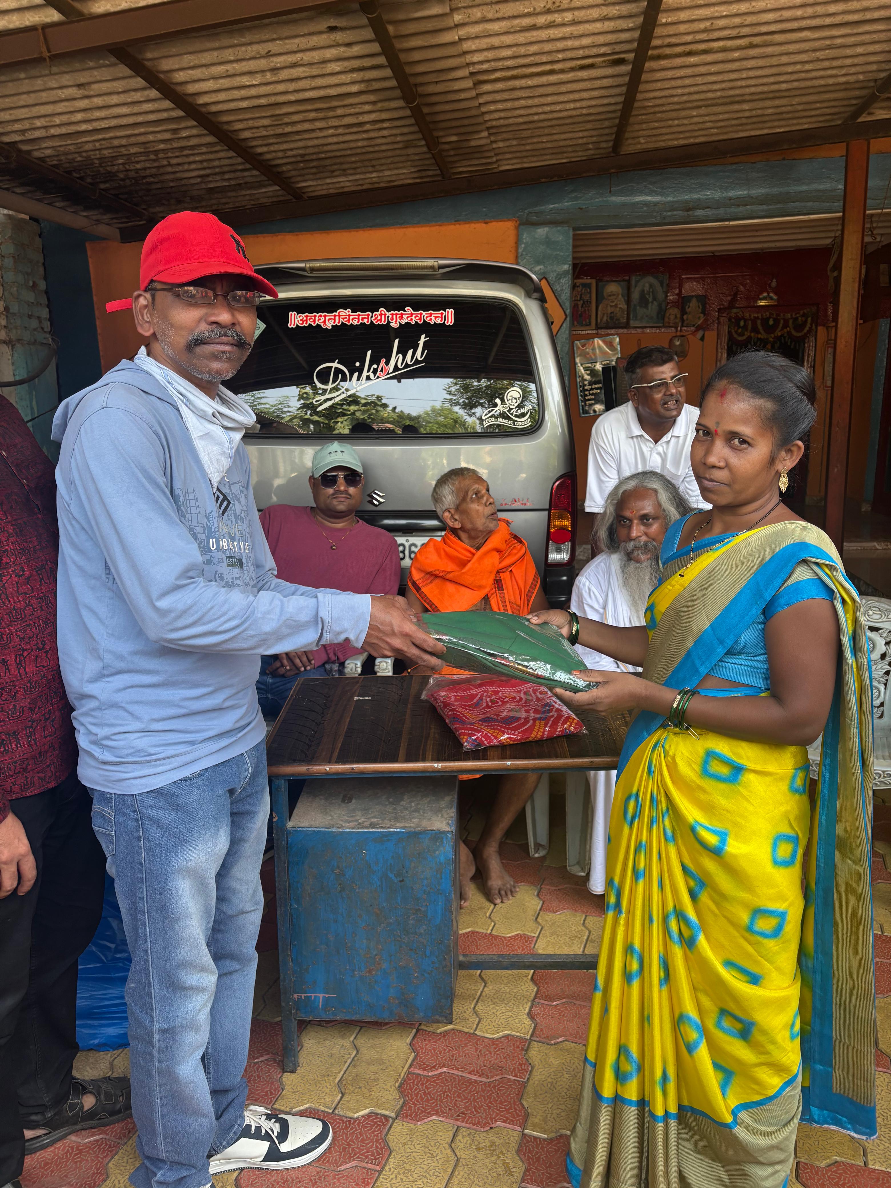 नवरात्री उत्सव : २०२५ -आदीवासी पाडयावर - साडया वाटप , करंजोन ,तिल्हेर पल्लीपाडा,पारोळ-डोंगरीपाडा 