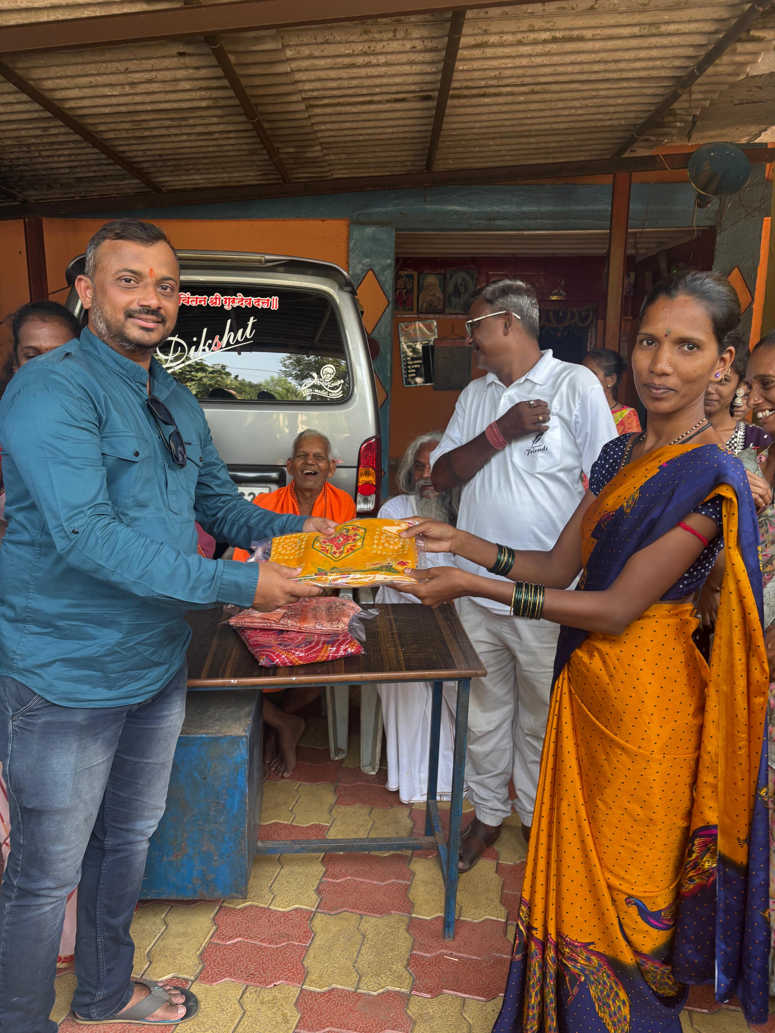 नवरात्री उत्सव : २०२५ -आदीवासी पाडयावर - साडया वाटप , करंजोन ,तिल्हेर पल्लीपाडा,पारोळ-डोंगरीपाडा 