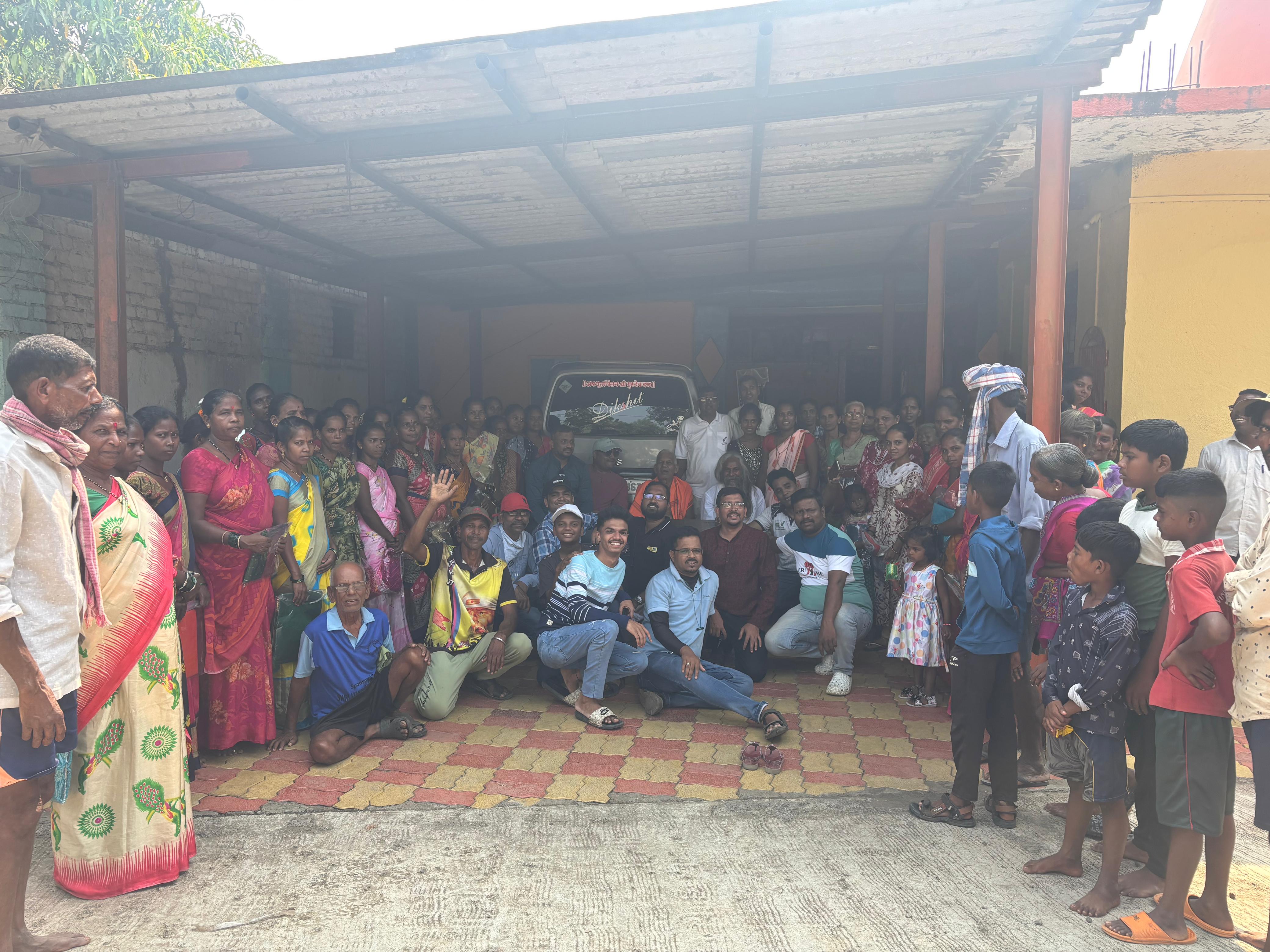 नवरात्री उत्सव : २०२५ -आदीवासी पाडयावर - साडया वाटप , करंजोन ,तिल्हेर पल्लीपाडा,पारोळ-डोंगरीपाडा 