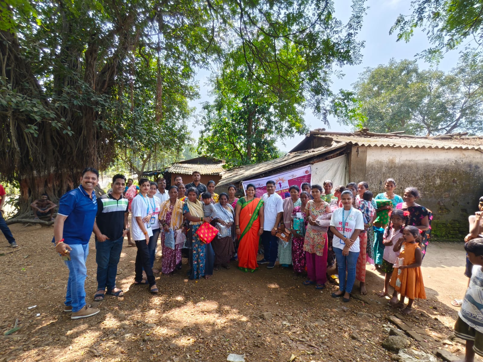 नवरात्री उत्सव : २०२५ - पदमावती मित्र मंडळ आणि माया फाऊंडेशन संयुक्त उपक्रम आदीवासी पाडयावर - साडया लहान मुलां-मुलींना ड्रेस-शालये बॅग वाटप ( करंजोन ,तिल्हेर पल्लीपाडा,पारोळ-डोंगरीपाडा ) 