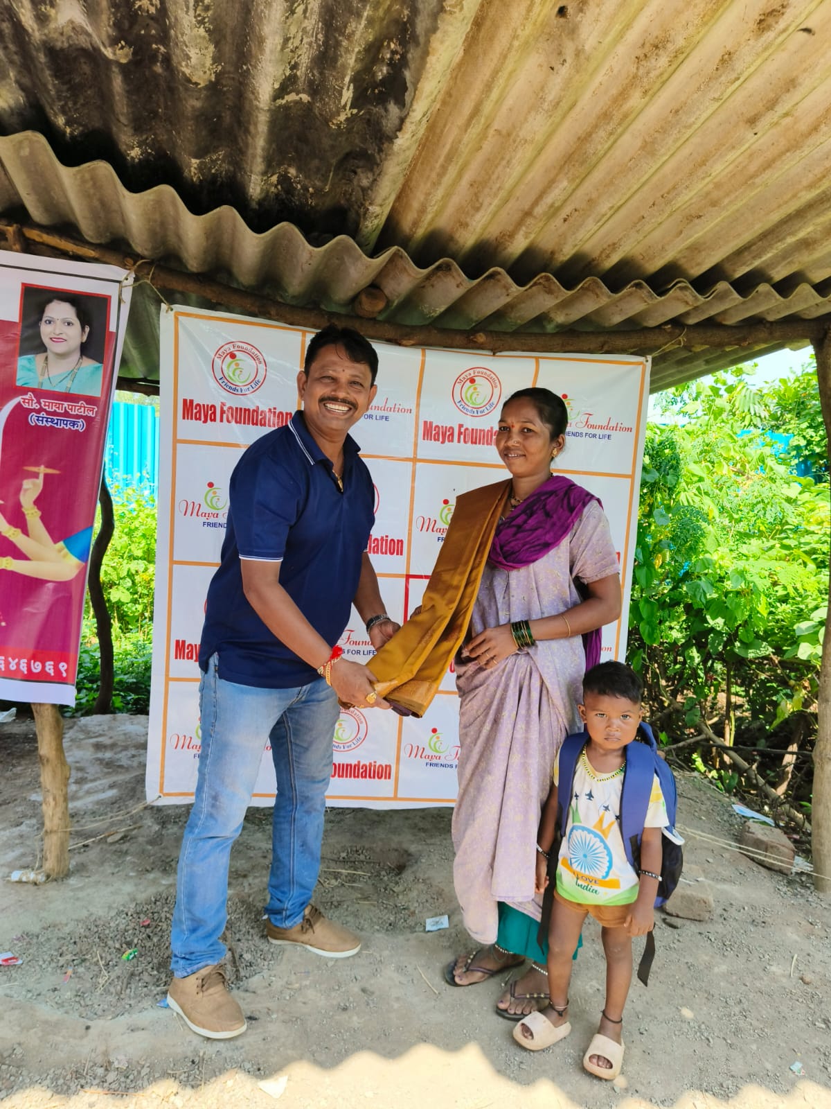 नवरात्री उत्सव : २०२५ - पदमावती मित्र मंडळ आणि माया फाऊंडेशन संयुक्त उपक्रम आदीवासी पाडयावर - साडया लहान मुलां-मुलींना ड्रेस-शालये बॅग वाटप ( करंजोन ,तिल्हेर पल्लीपाडा,पारोळ-डोंगरीपाडा ) 