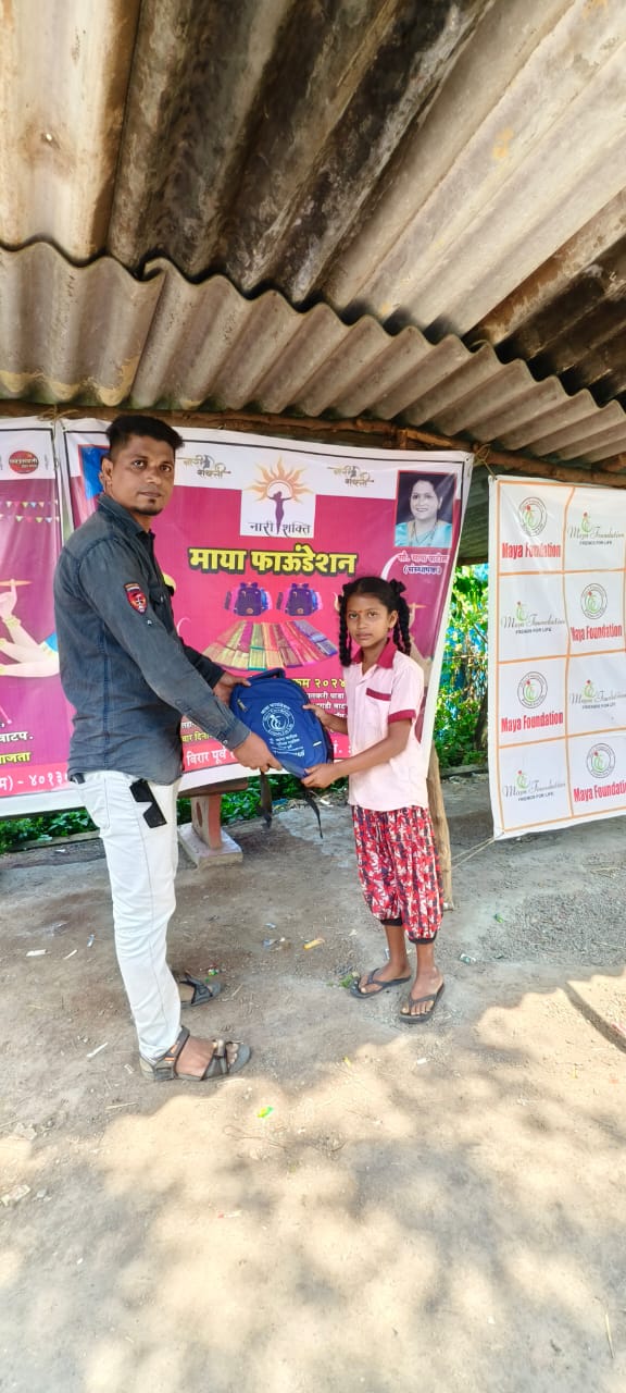 नवरात्री उत्सव : २०२५ - पदमावती मित्र मंडळ आणि माया फाऊंडेशन संयुक्त उपक्रम आदीवासी पाडयावर - साडया लहान मुलां-मुलींना ड्रेस-शालये बॅग वाटप ( करंजोन ,तिल्हेर पल्लीपाडा,पारोळ-डोंगरीपाडा ) 