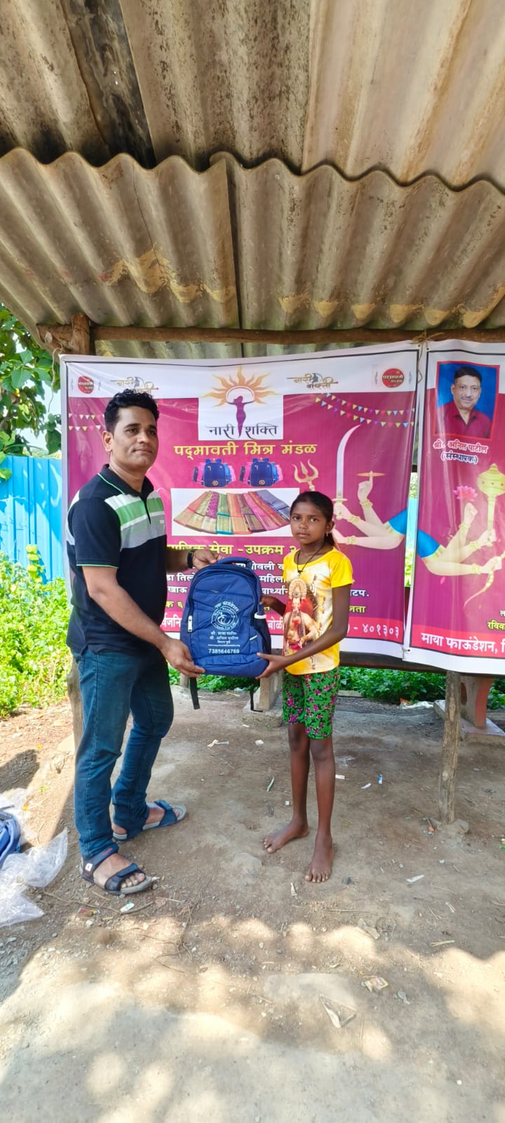 नवरात्री उत्सव : २०२५ - पदमावती मित्र मंडळ आणि माया फाऊंडेशन संयुक्त उपक्रम आदीवासी पाडयावर - साडया लहान मुलां-मुलींना ड्रेस-शालये बॅग वाटप ( करंजोन ,तिल्हेर पल्लीपाडा,पारोळ-डोंगरीपाडा ) 