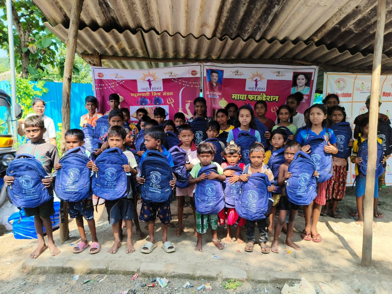 नवरात्री उत्सव : २०२५ - पदमावती मित्र मंडळ आणि माया फाऊंडेशन संयुक्त उपक्रम आदीवासी पाडयावर - साडया लहान मुलां-मुलींना ड्रेस-शालये बॅग वाटप ( करंजोन ,तिल्हेर पल्लीपाडा,पारोळ-डोंगरीपाडा ) 