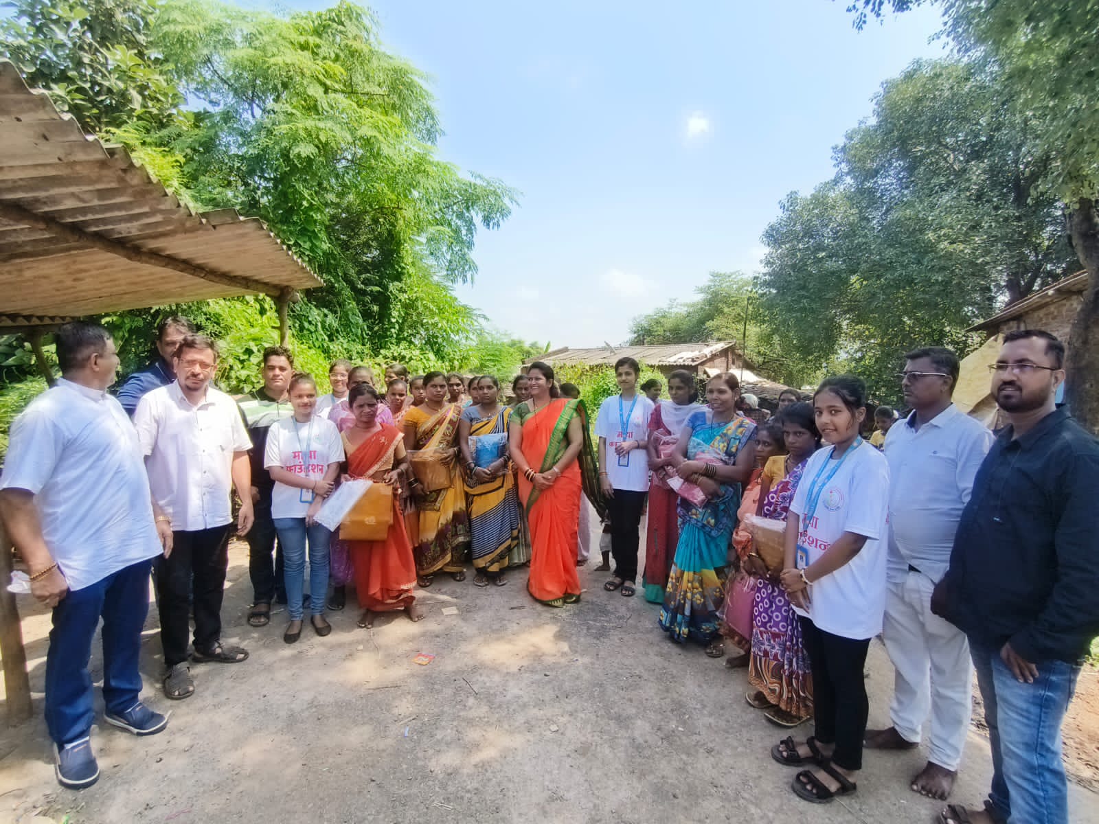 नवरात्री उत्सव : २०२५ - पदमावती मित्र मंडळ आणि माया फाऊंडेशन संयुक्त उपक्रम आदीवासी पाडयावर - साडया लहान मुलां-मुलींना ड्रेस-शालये बॅग वाटप ( करंजोन ,तिल्हेर पल्लीपाडा,पारोळ-डोंगरीपाडा ) 